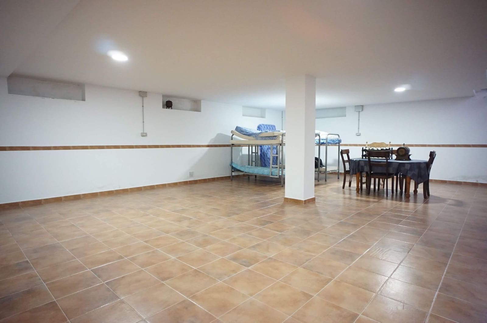 2 sovrum Finca/Hus på landet till salu i Rota med garage - 309 000 € (Ref: 9317211)