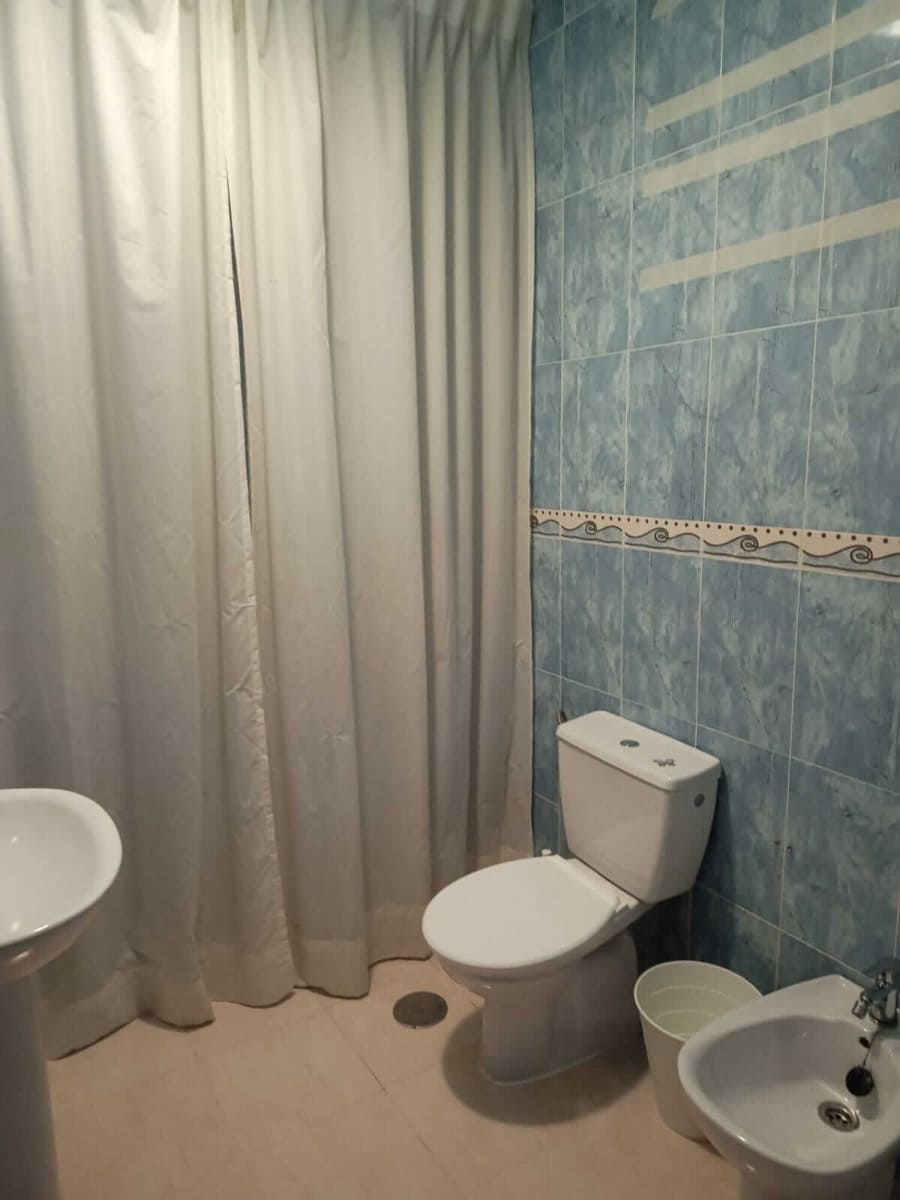 4 slaapkamer Halfvrijstaande villa te koop in Villamanrique de la Condesa met garage - € 125.000 (Ref: 9317213)