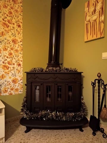 4 bedroom Semi-detached Villa for sale in Villamanrique de la Condesa with garage - € 125,000 (Ref: 9317213)