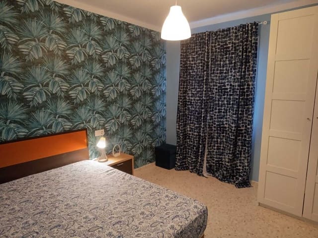 4 bedroom Semi-detached Villa for sale in Villamanrique de la Condesa with garage - € 125,000 (Ref: 9317213)