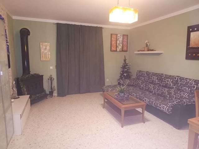 4 bedroom Semi-detached Villa for sale in Villamanrique de la Condesa with garage - € 125,000 (Ref: 9317213)