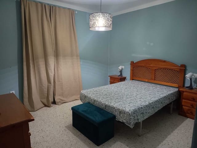 4 bedroom Semi-detached Villa for sale in Villamanrique de la Condesa with garage - € 125,000 (Ref: 9317213)