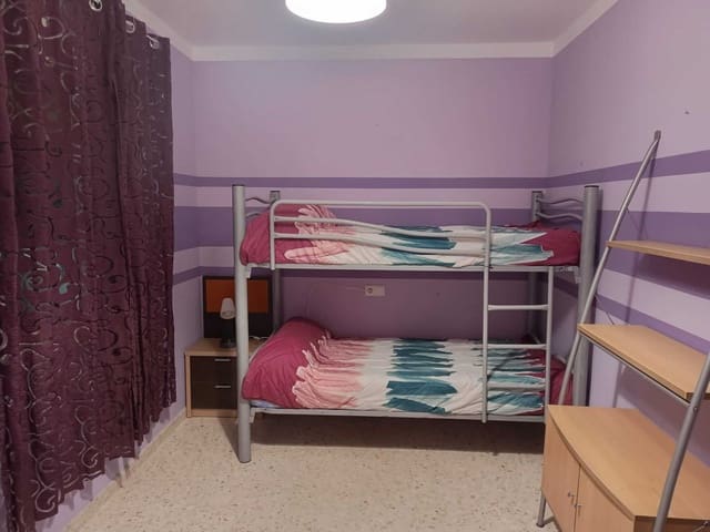 4 bedroom Semi-detached Villa for sale in Villamanrique de la Condesa with garage - € 125,000 (Ref: 9317213)