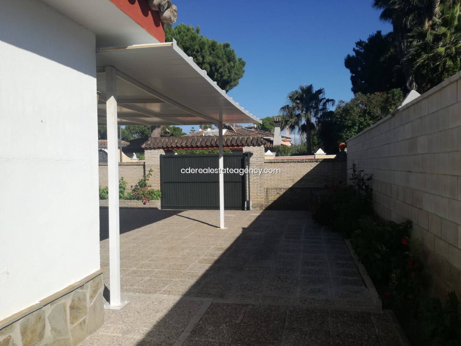 3 soveværelse Villa til leje i El Puerto de Santa Maria med swimmingpool garage - € 1.800 (Ref: 9317215)