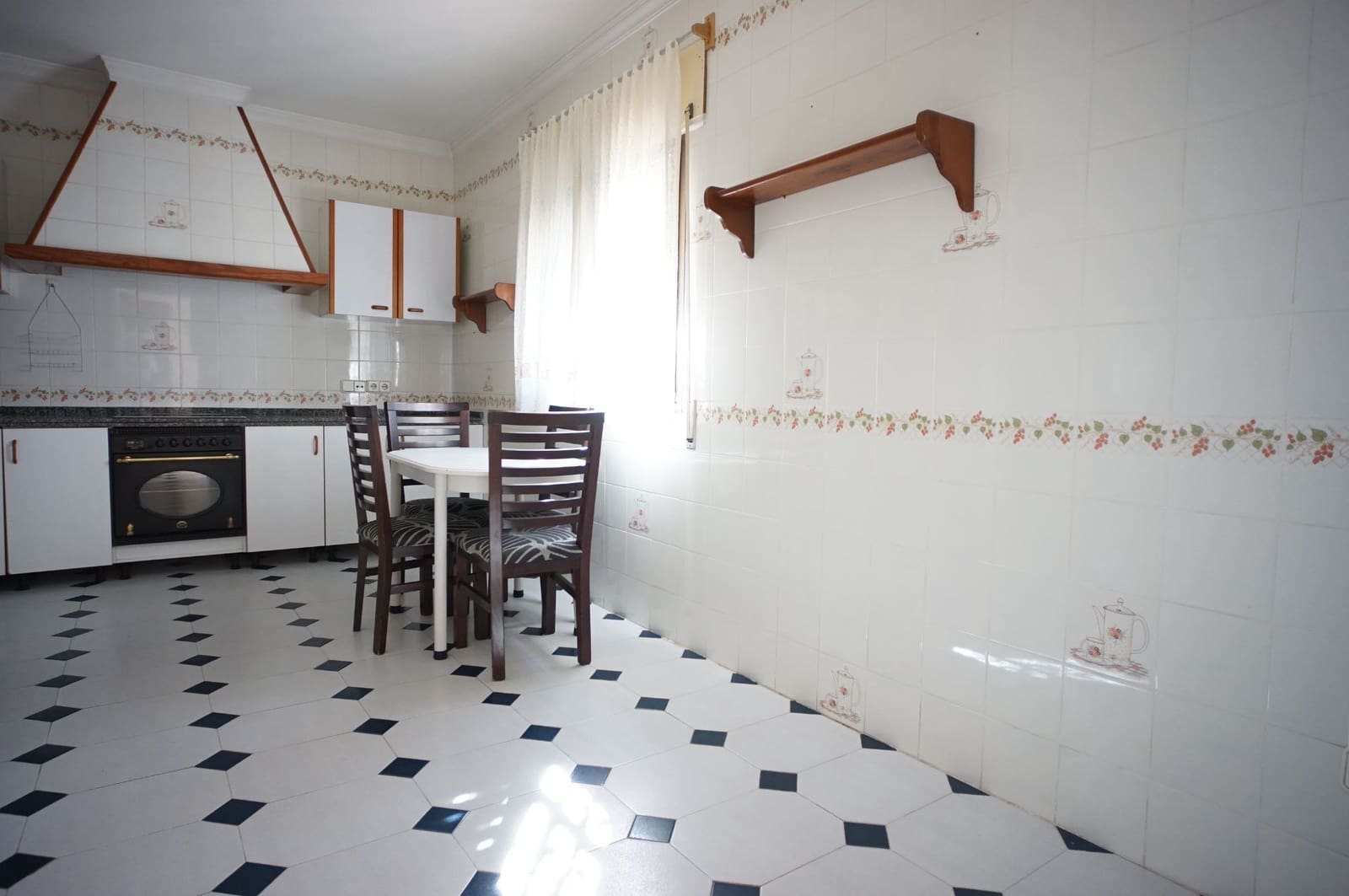 3 soveværelse Villa til leje i El Puerto de Santa Maria med swimmingpool garage - € 1.800 (Ref: 9317215)