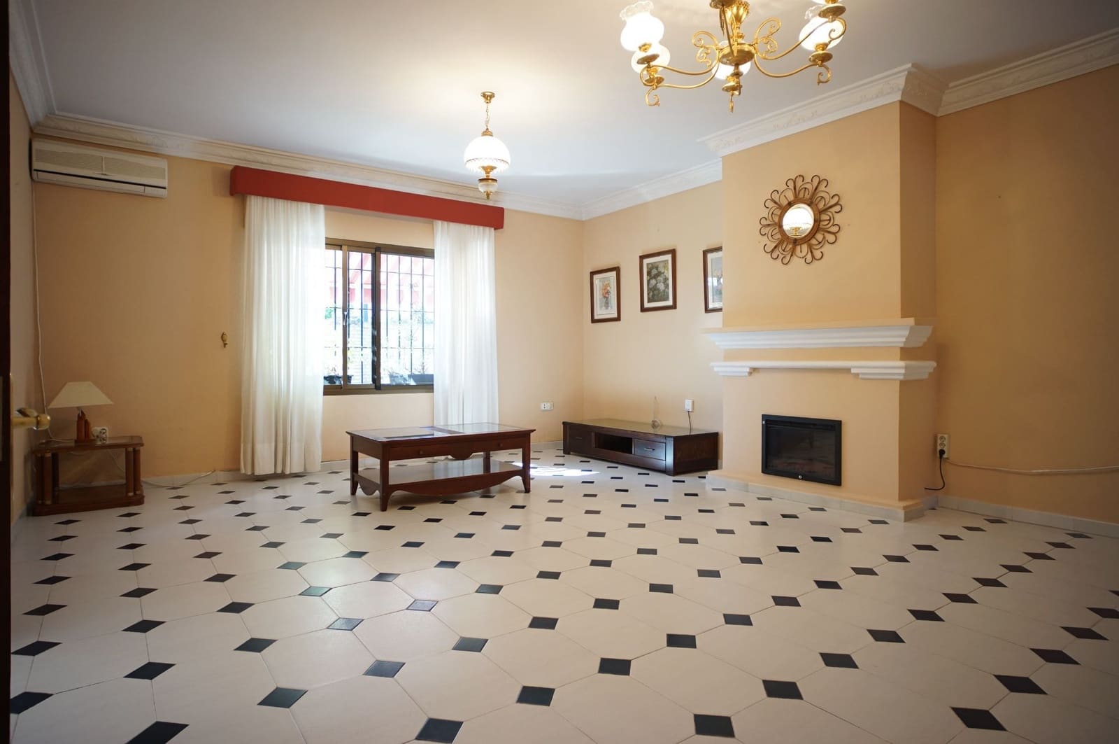 3 soveværelse Villa til leje i El Puerto de Santa Maria med swimmingpool garage - € 1.800 (Ref: 9317215)