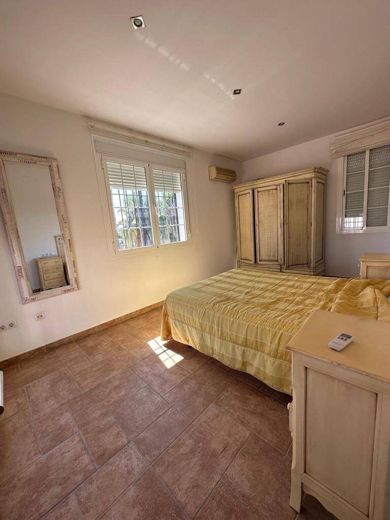 5 bedroom Villa for rent in Chipiona with pool garage - € 2,400 (Ref: 9317216)