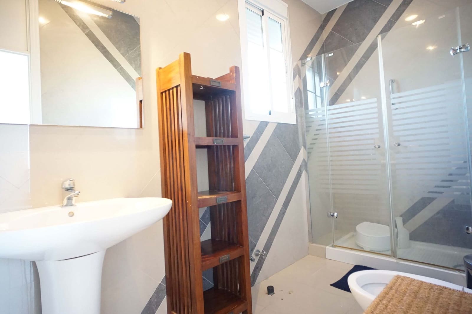 5 bedroom Villa for rent in Chipiona with pool garage - € 2,400 (Ref: 9317216)