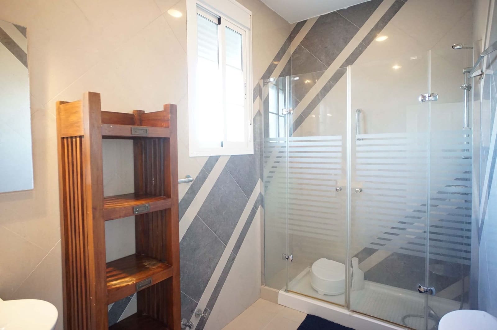 5 bedroom Villa for rent in Chipiona with pool garage - € 2,400 (Ref: 9317216)