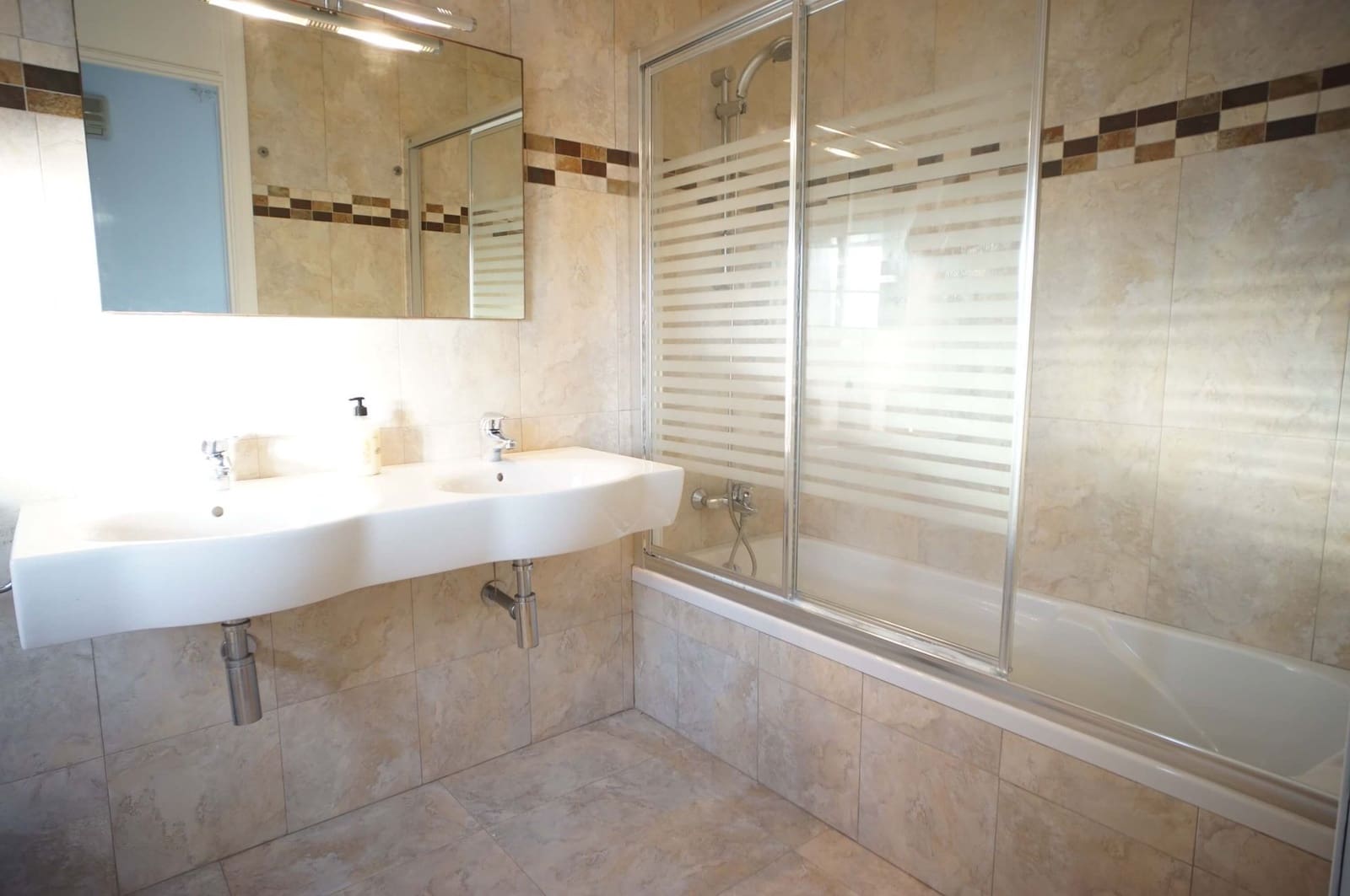 5 bedroom Villa for rent in Chipiona with pool garage - € 2,400 (Ref: 9317216)