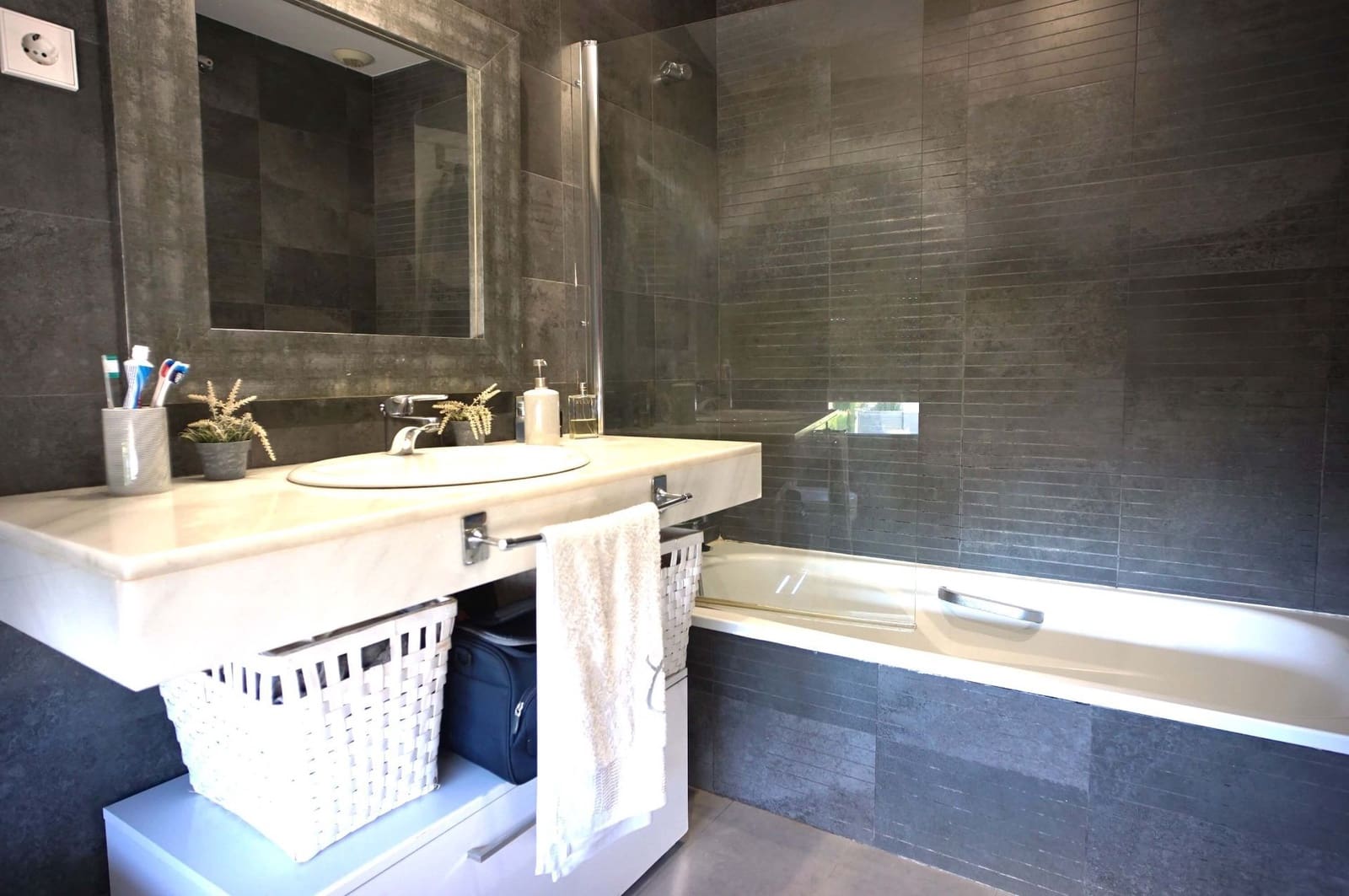 6 bedroom Villa for rent in El Puerto de Santa Maria with pool garage - € 2,800 (Ref: 9317217)