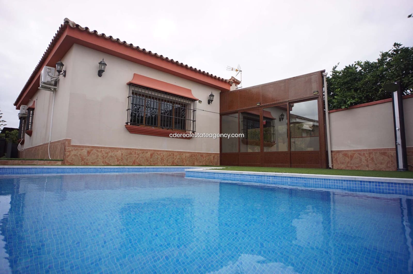 3 bedroom Villa for rent in El Puerto de Santa Maria with pool garage - € 2,500 (Ref: 9317218)