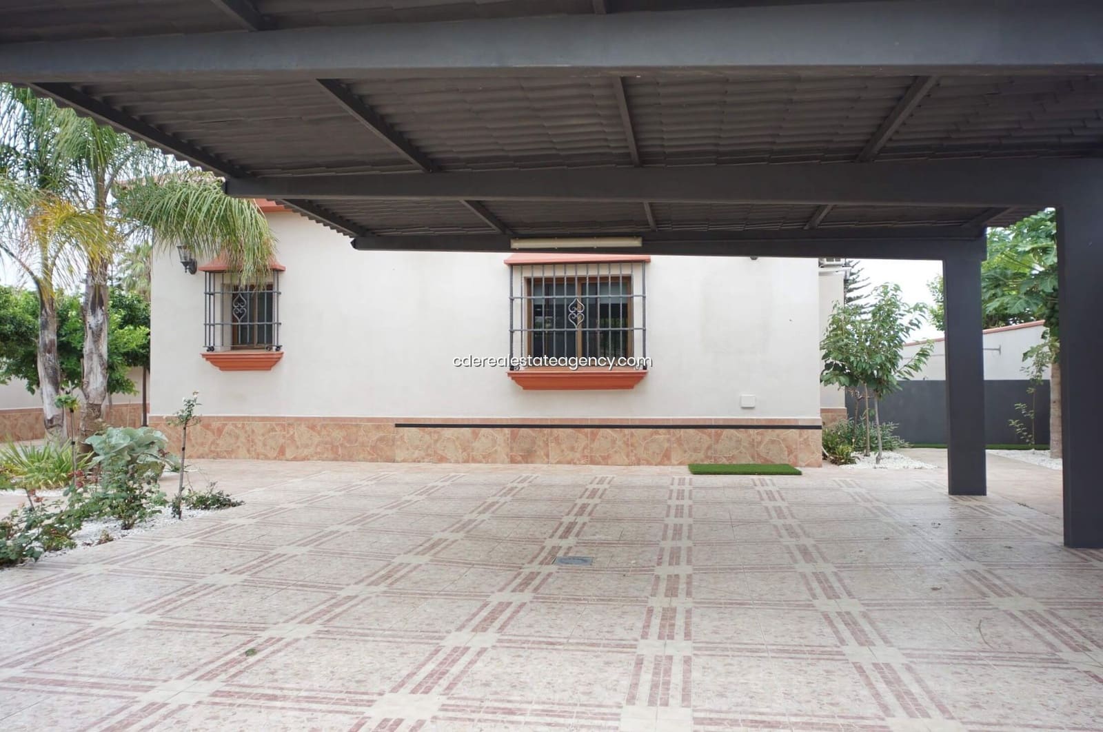 3 bedroom Villa for rent in El Puerto de Santa Maria with pool garage - € 2,500 (Ref: 9317218)