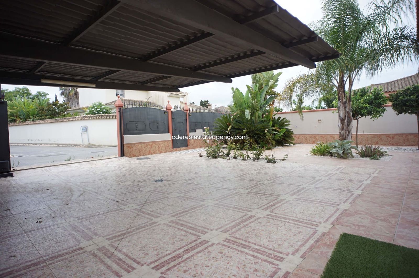 3 bedroom Villa for rent in El Puerto de Santa Maria with pool garage - € 2,500 (Ref: 9317218)