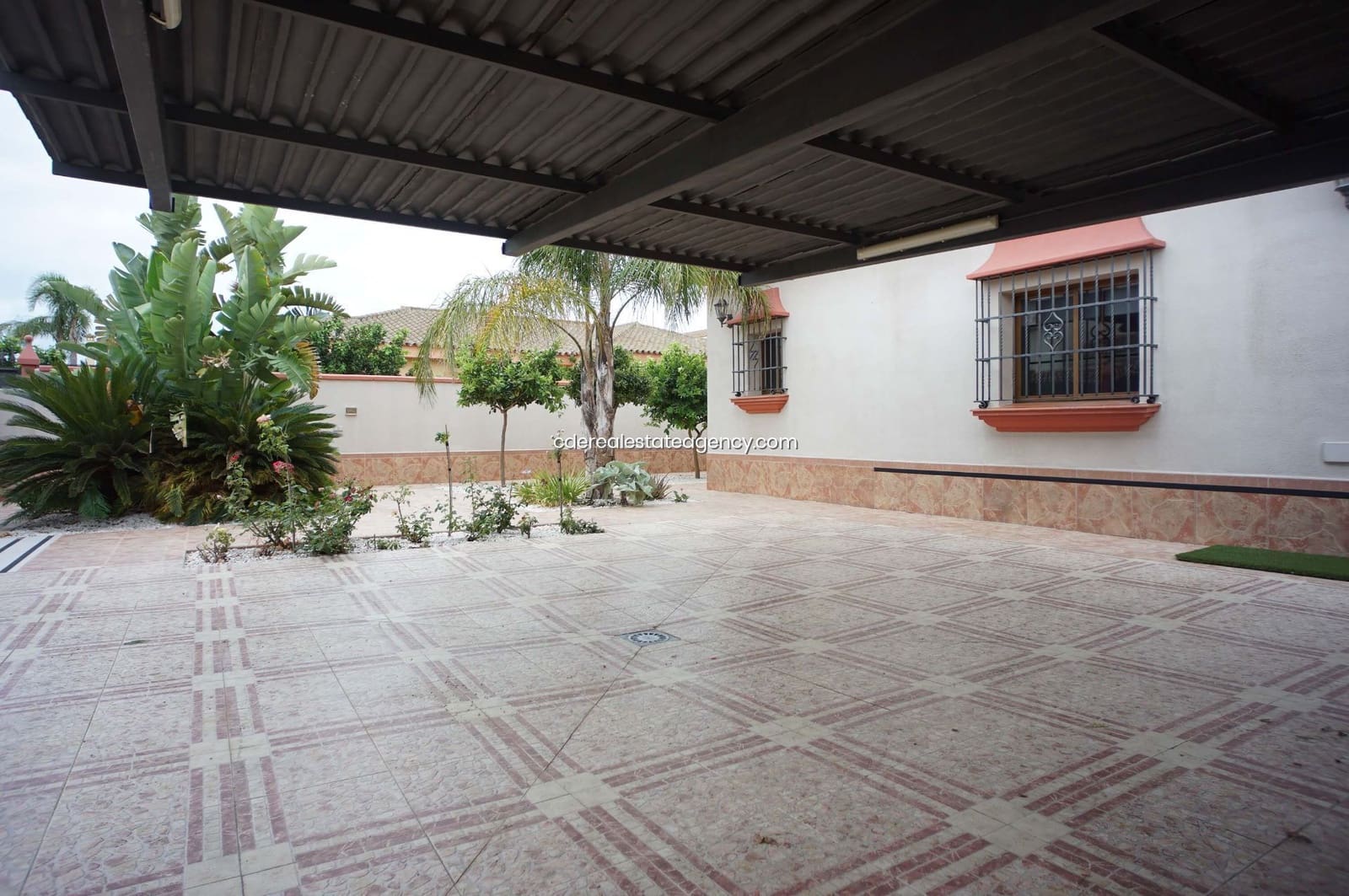 3 bedroom Villa for rent in El Puerto de Santa Maria with pool garage - € 2,500 (Ref: 9317218)