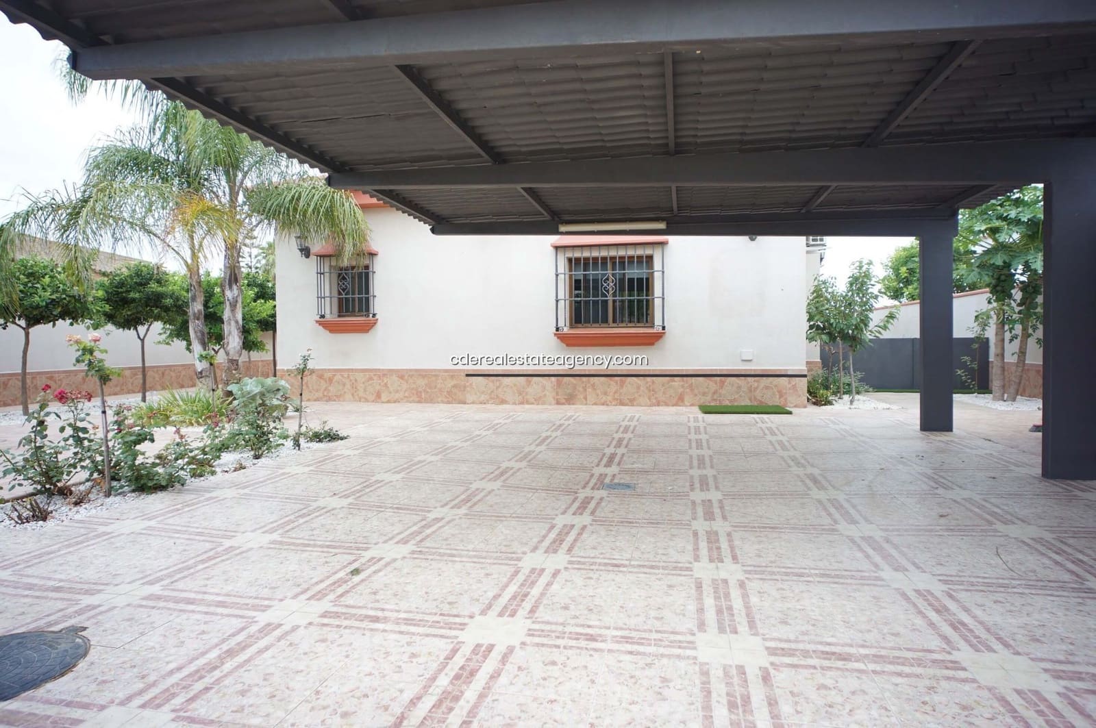 3 bedroom Villa for rent in El Puerto de Santa Maria with pool garage - € 2,500 (Ref: 9317218)