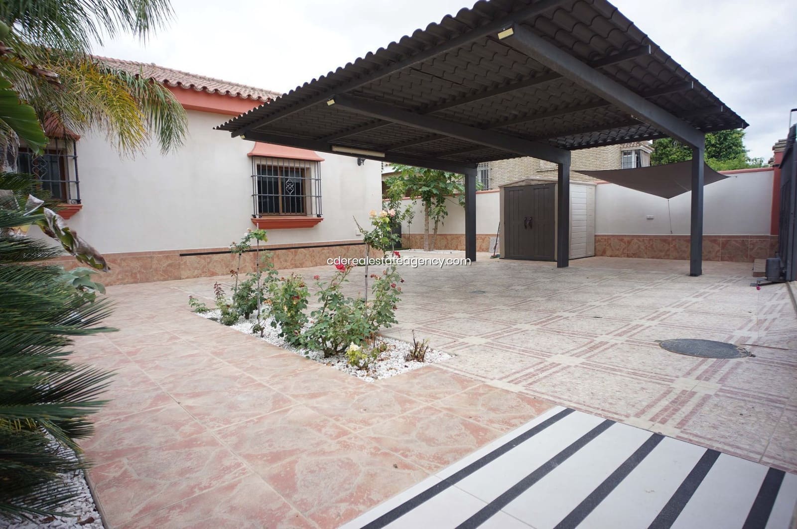3 bedroom Villa for rent in El Puerto de Santa Maria with pool garage - € 2,500 (Ref: 9317218)