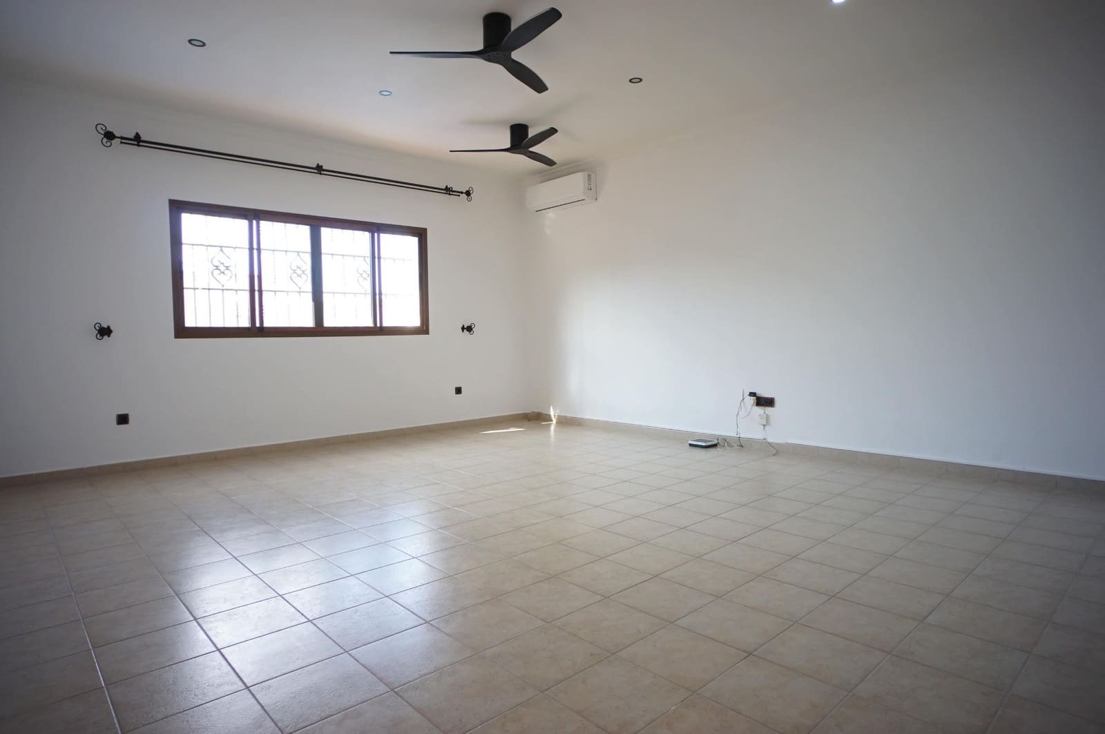 3 bedroom Villa for rent in El Puerto de Santa Maria with pool garage - € 2,500 (Ref: 9317218)