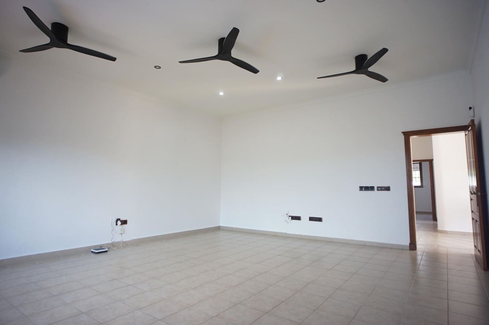 3 bedroom Villa for rent in El Puerto de Santa Maria with pool garage - € 2,500 (Ref: 9317218)