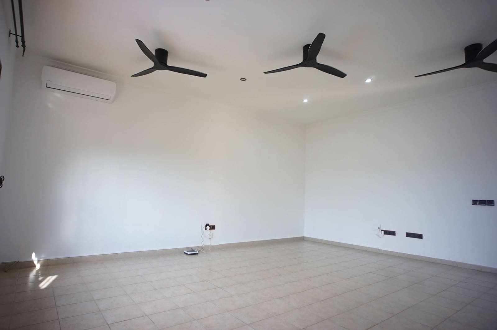 3 bedroom Villa for rent in El Puerto de Santa Maria with pool garage - € 2,500 (Ref: 9317218)