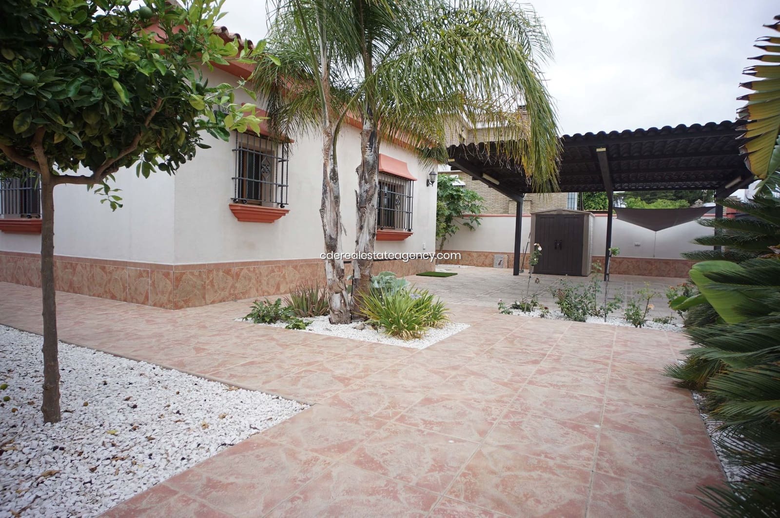 3 bedroom Villa for rent in El Puerto de Santa Maria with pool garage - € 2,500 (Ref: 9317218)