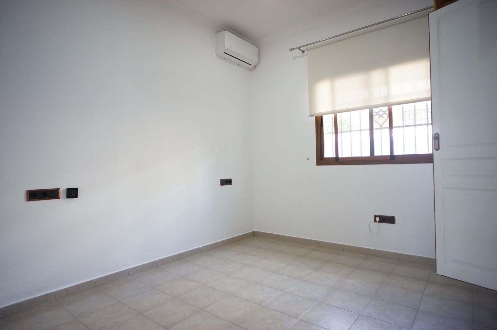 3 bedroom Villa for rent in El Puerto de Santa Maria with pool garage - € 2,500 (Ref: 9317218)