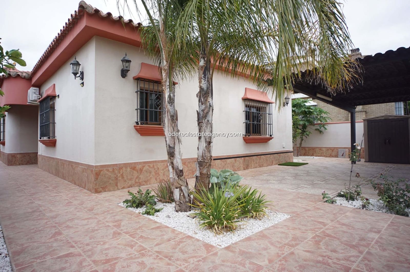 3 bedroom Villa for rent in El Puerto de Santa Maria with pool garage - € 2,500 (Ref: 9317218)