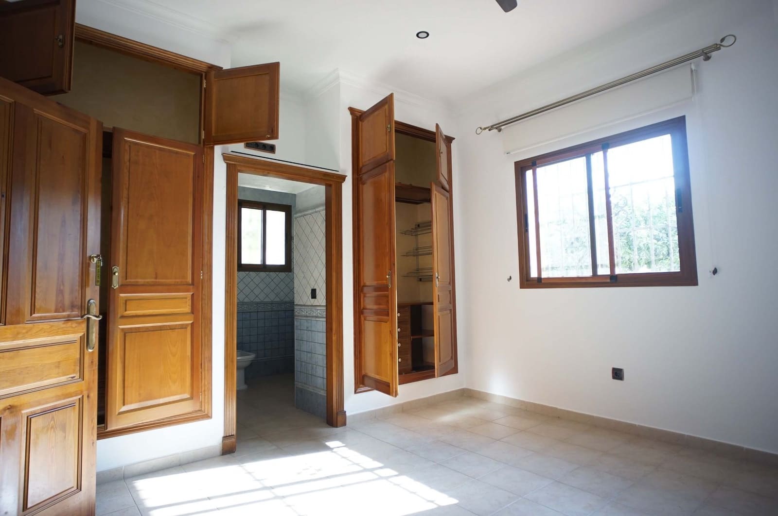 3 bedroom Villa for rent in El Puerto de Santa Maria with pool garage - € 2,500 (Ref: 9317218)