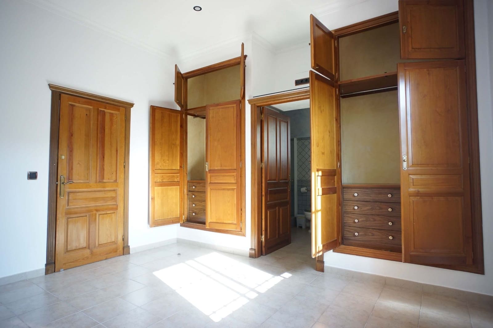 3 bedroom Villa for rent in El Puerto de Santa Maria with pool garage - € 2,500 (Ref: 9317218)