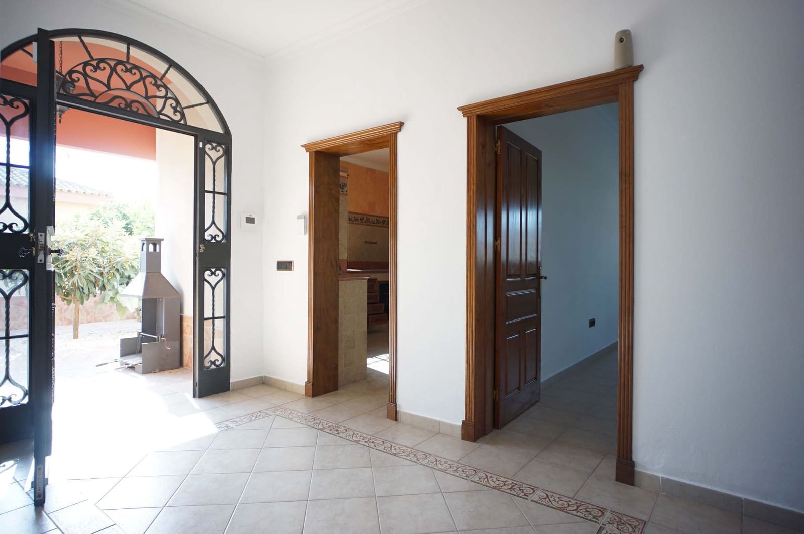 3 bedroom Villa for rent in El Puerto de Santa Maria with pool garage - € 2,500 (Ref: 9317218)