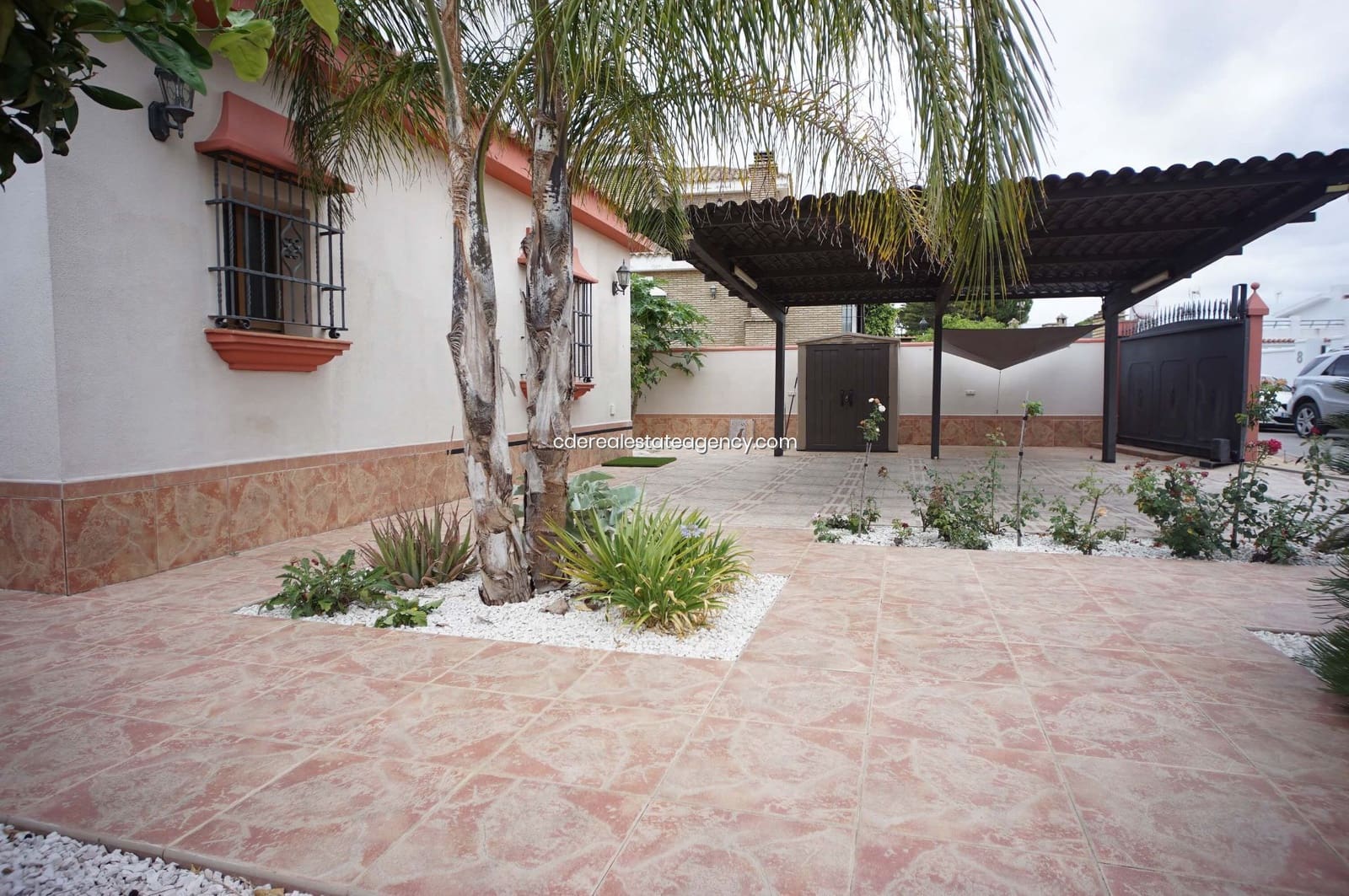 3 bedroom Villa for rent in El Puerto de Santa Maria with pool garage - € 2,500 (Ref: 9317218)