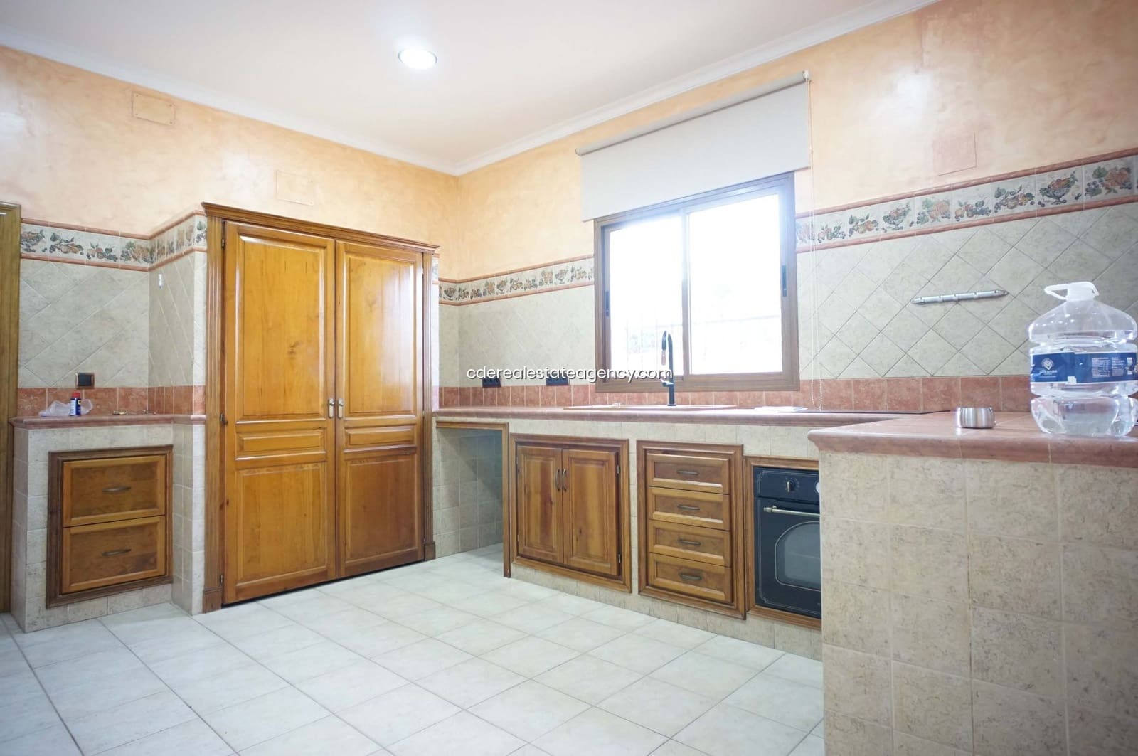 3 bedroom Villa for rent in El Puerto de Santa Maria with pool garage - € 2,500 (Ref: 9317218)