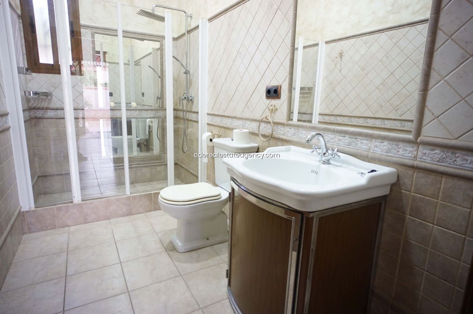 3 bedroom Villa for rent in El Puerto de Santa Maria with pool garage - € 2,500 (Ref: 9317218)