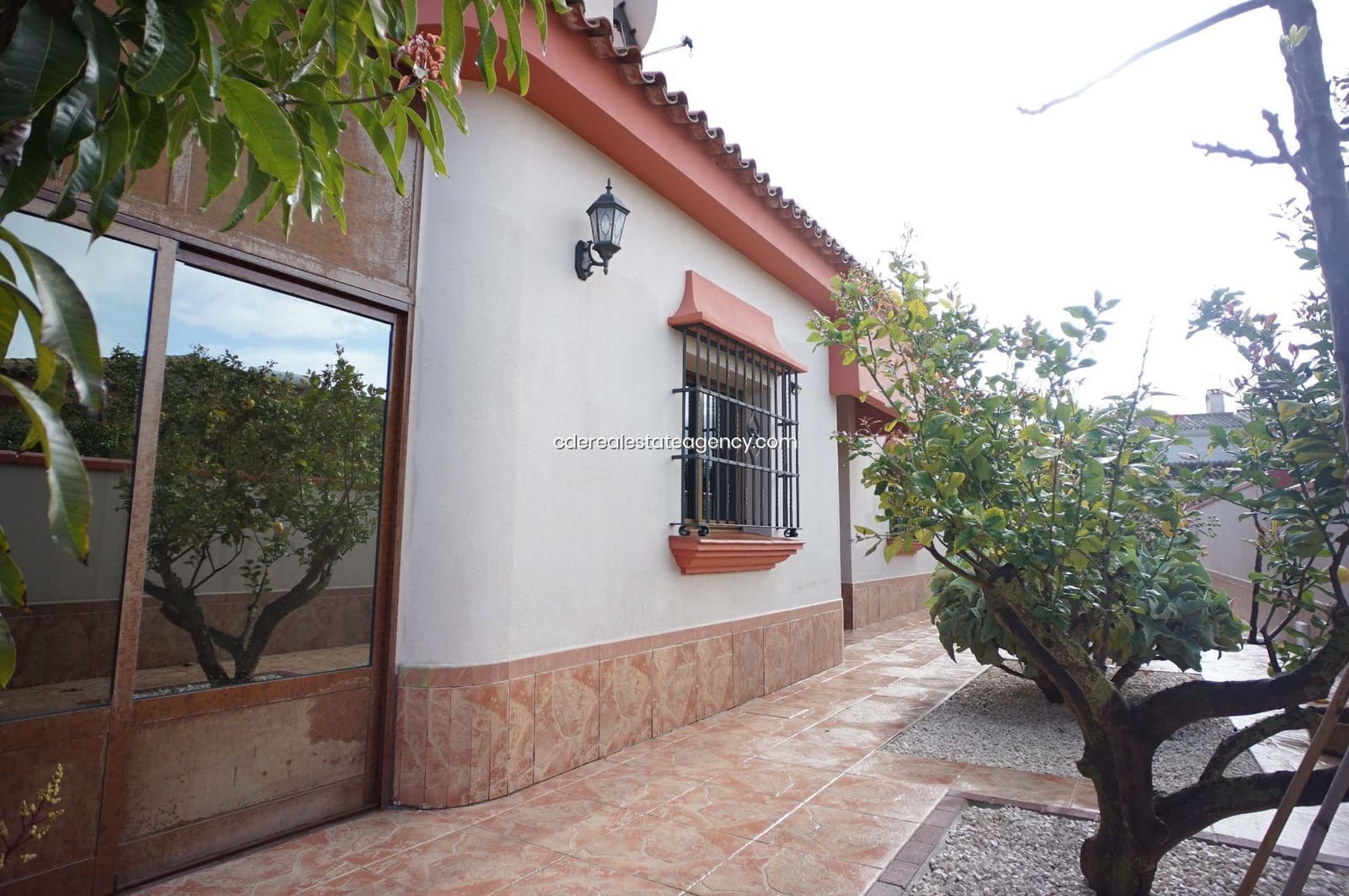 3 bedroom Villa for rent in El Puerto de Santa Maria with pool garage - € 2,500 (Ref: 9317218)
