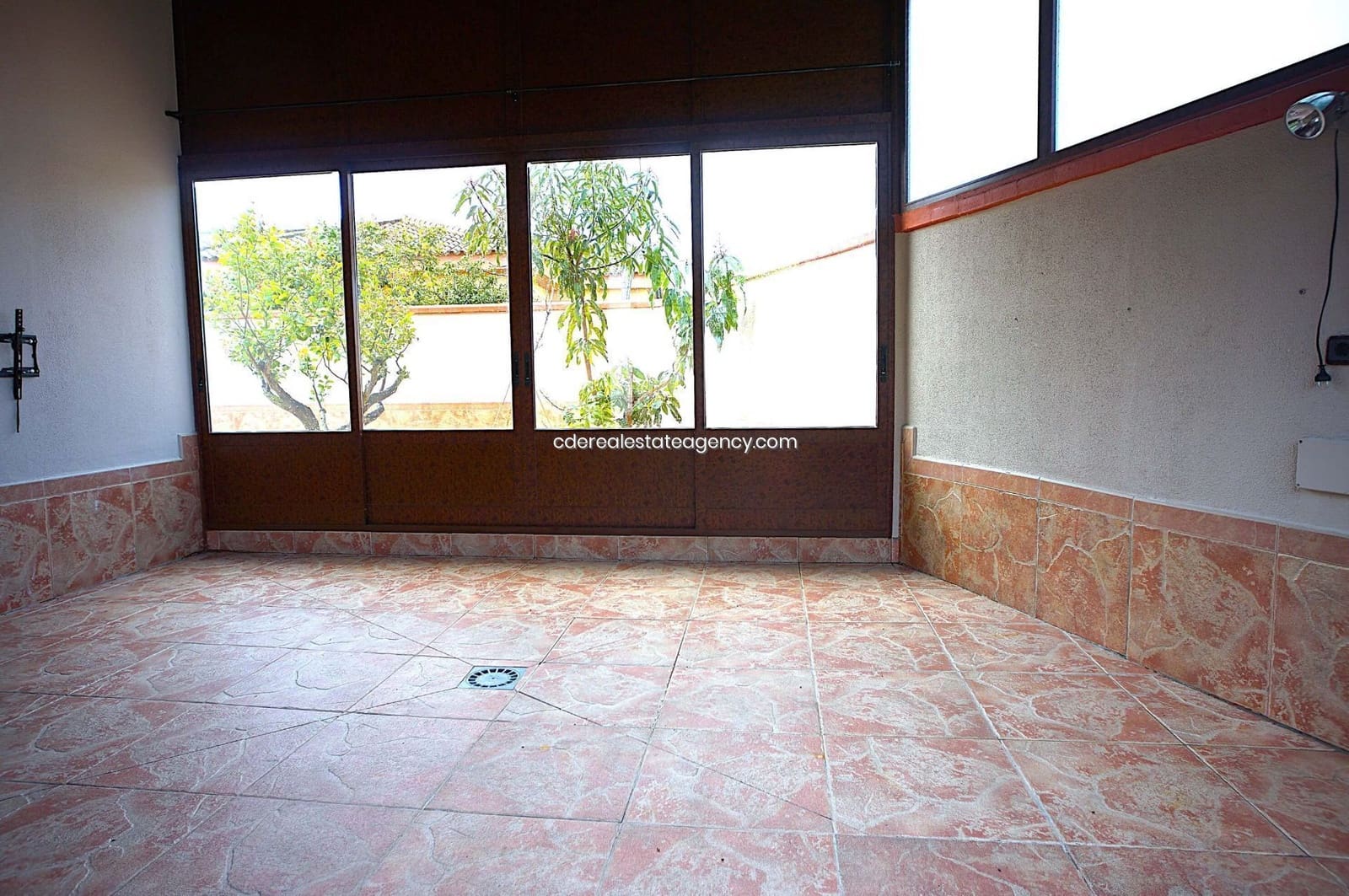 3 bedroom Villa for rent in El Puerto de Santa Maria with pool garage - € 2,500 (Ref: 9317218)