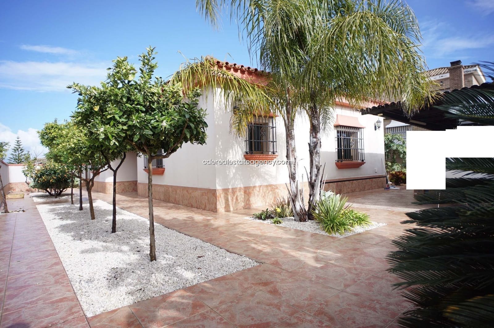 3 bedroom Villa for rent in El Puerto de Santa Maria with pool garage - € 2,500 (Ref: 9317218)
