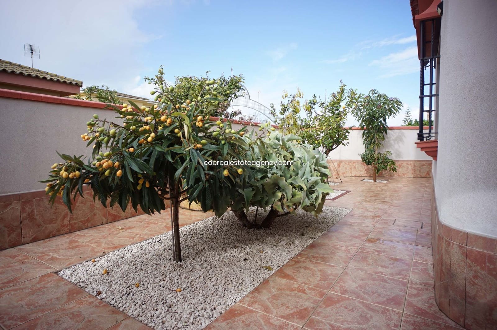 3 bedroom Villa for rent in El Puerto de Santa Maria with pool garage - € 2,500 (Ref: 9317218)