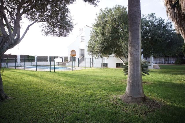 7 bedroom Villa for rent in Sanlúcar de Barrameda with pool garage - € 2,500 (Ref: 9317219)