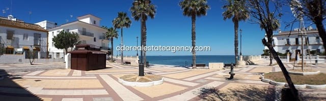 5 bedroom Villa for rent in Rota with pool garage - € 1,530 (Ref: 9317220)