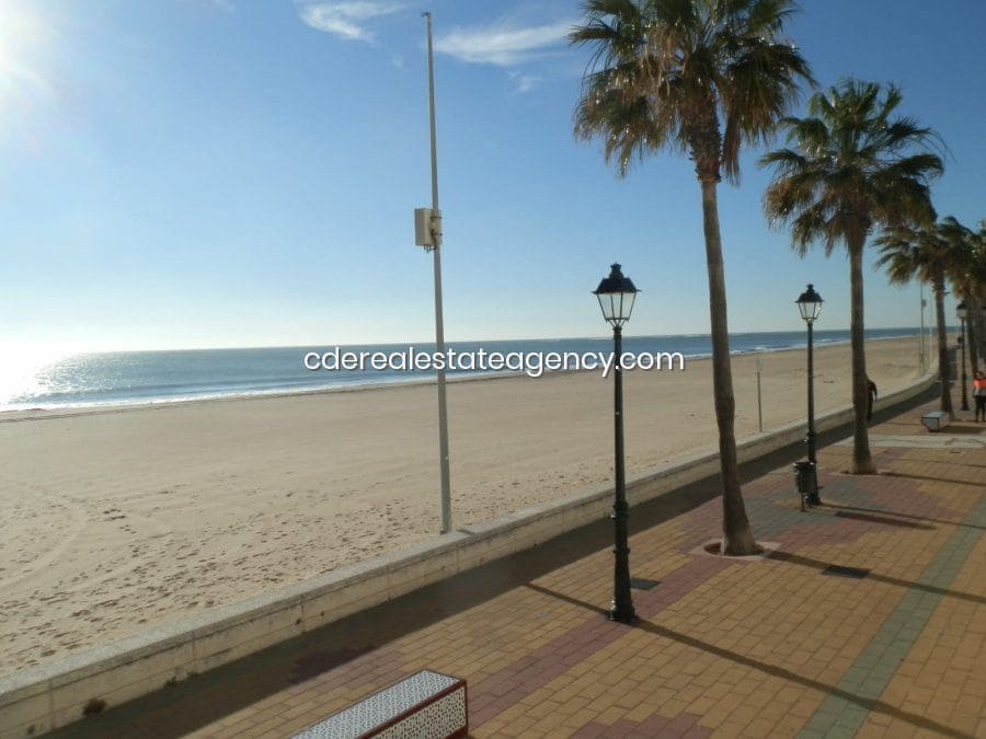 5 slaapkamer Villa te huur in Rota met zwembad garage - € 1.700 (Ref: 9317221)