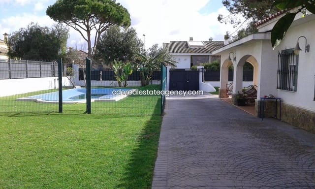 5 bedroom Villa for rent in Rota with pool garage - € 1,700 (Ref: 9317221)