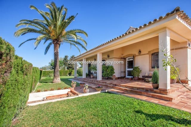 5 bedroom Villa for rent in Rota with pool garage - € 1,700 (Ref: 9317221)