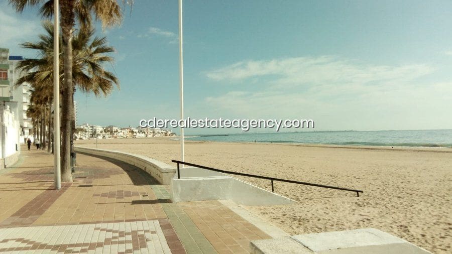 5 slaapkamer Villa te huur in Rota met zwembad garage - € 1.700 (Ref: 9317221)