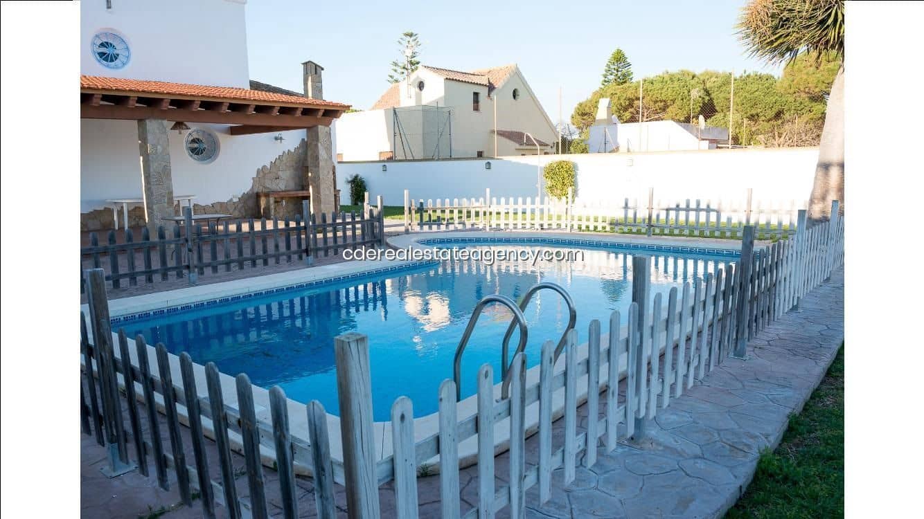 5 slaapkamer Villa te huur in Rota met zwembad garage - € 1.700 (Ref: 9317221)