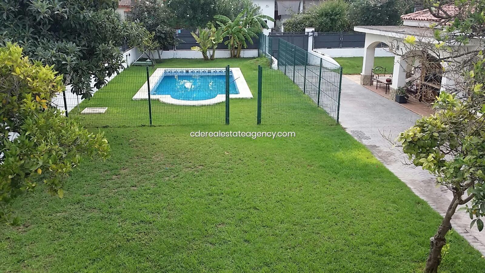 5 slaapkamer Villa te huur in Rota met zwembad garage - € 1.700 (Ref: 9317221)