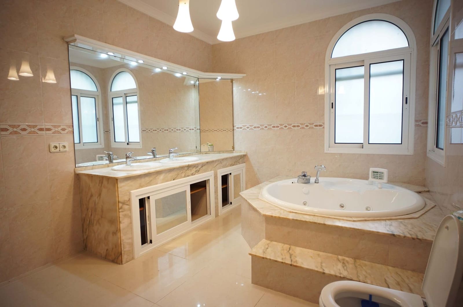 6 soverom Villa til leie i Chipiona med svømmebasseng garasje - € 2 500 (Ref: 9547540)