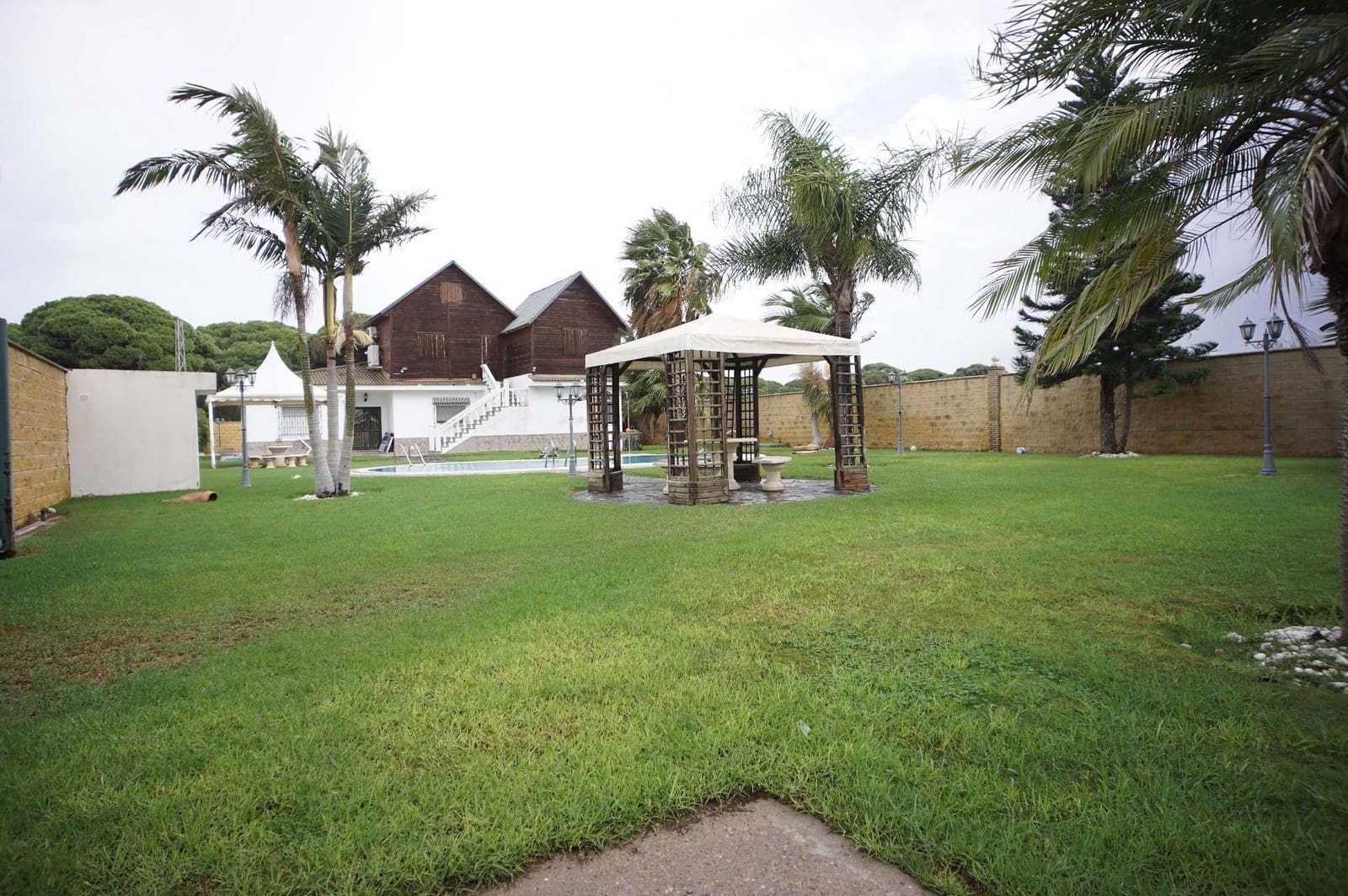 6 soverom Villa til leie i Chipiona med svømmebasseng garasje - € 2 500 (Ref: 9547540)