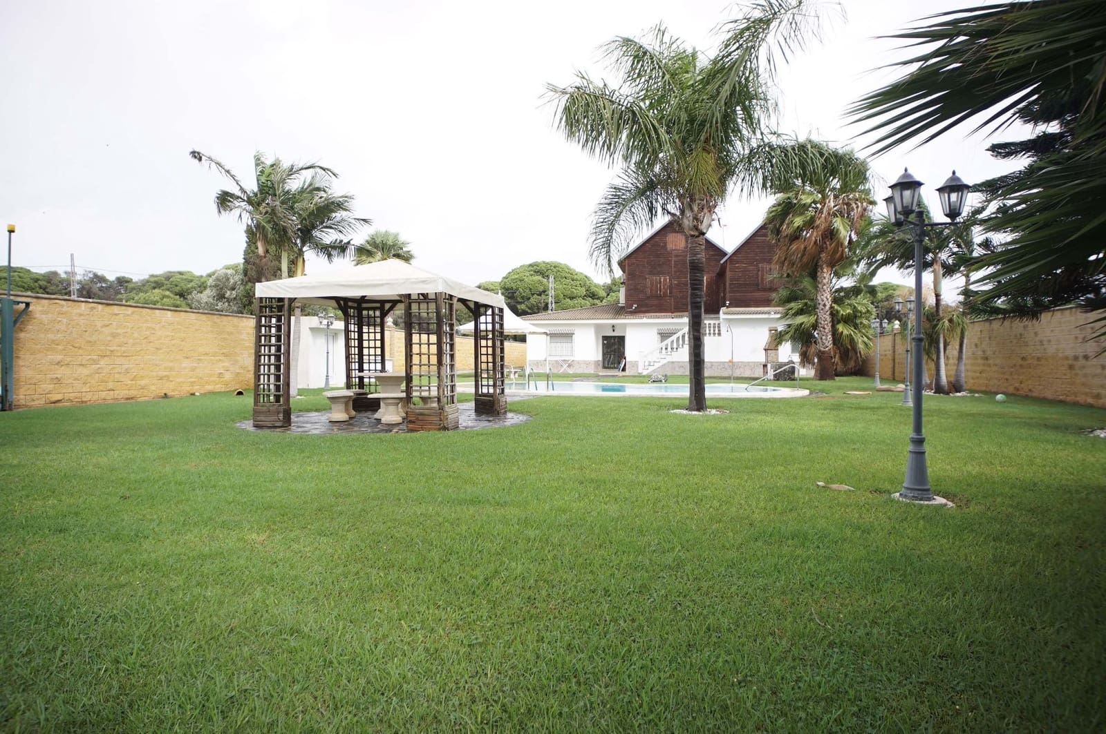 6 soverom Villa til leie i Chipiona med svømmebasseng garasje - € 2 500 (Ref: 9547540)