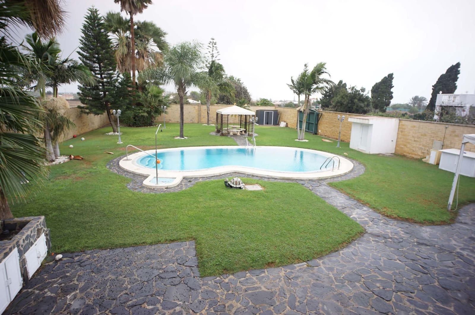 6 soverom Villa til leie i Chipiona med svømmebasseng garasje - € 2 500 (Ref: 9547540)