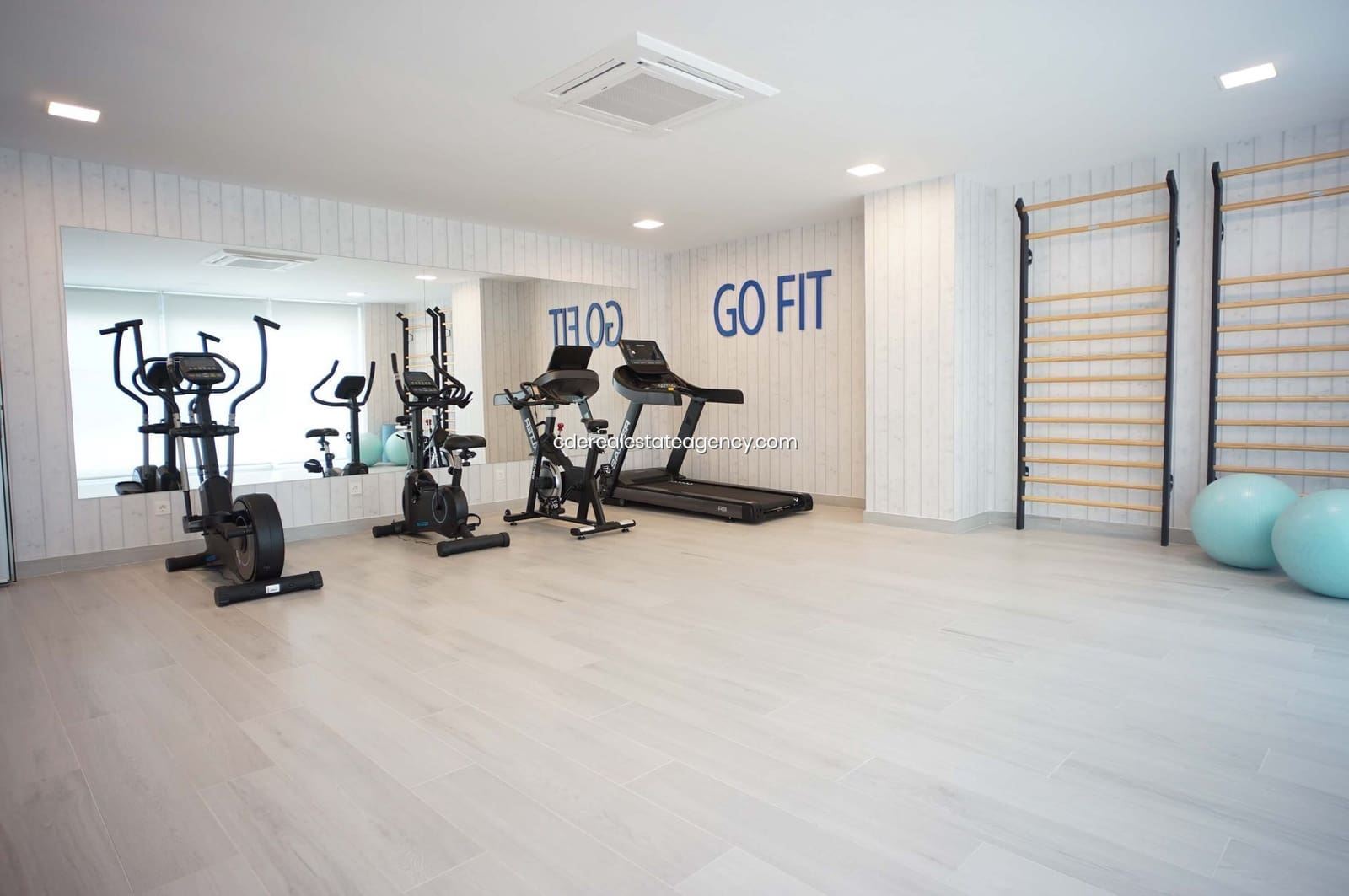 Appartement de 2 chambres à louer à Rota avec piscine garage - 1 440 € (Ref: 9806069)